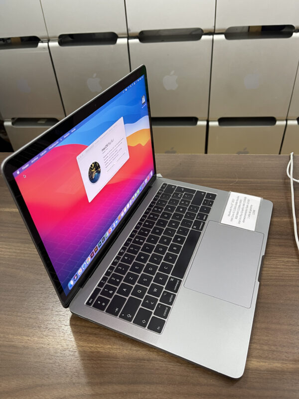 MacBook Pro 13" Late 2017 Two Thunderbolt 3 Ports