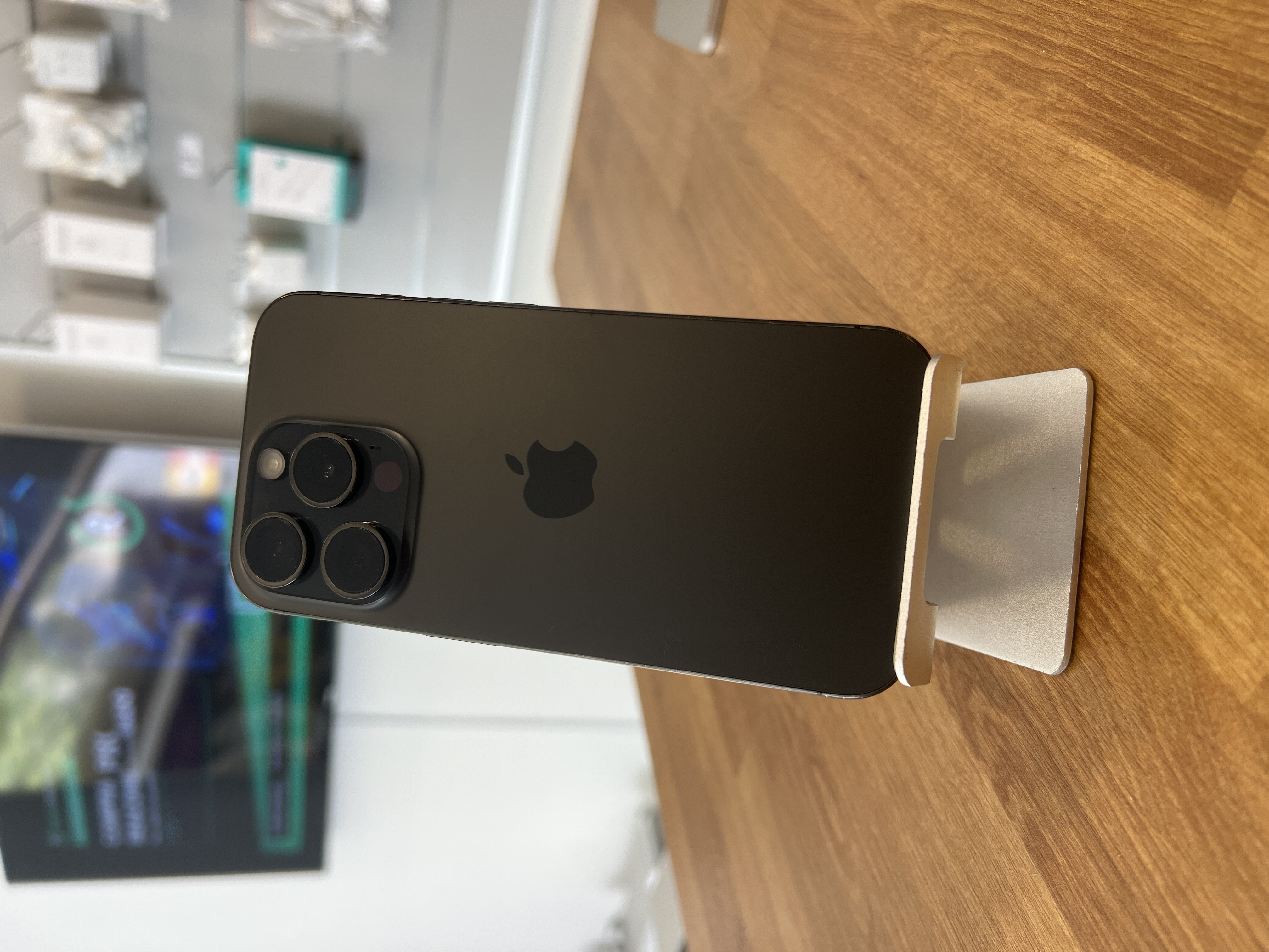 iPhone 15 Pro 256 GB disponible para alquilar en Barcelona