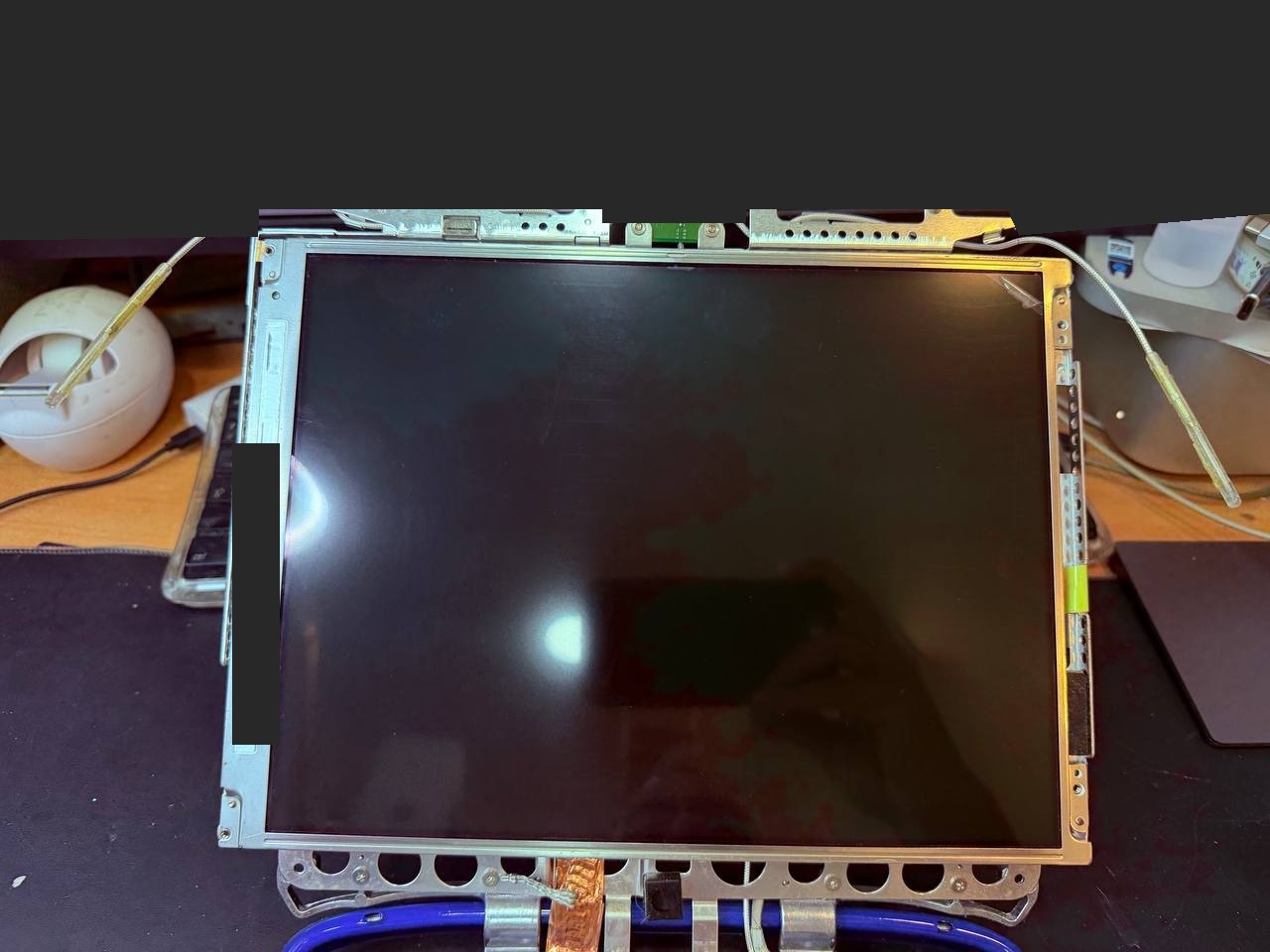Conjunto de pantalla desmontado del iBook G3.