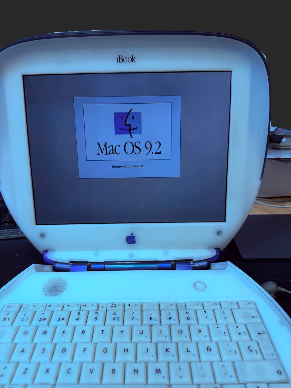 iBook G3 mostrando el arranque de Mac OS 9.2.