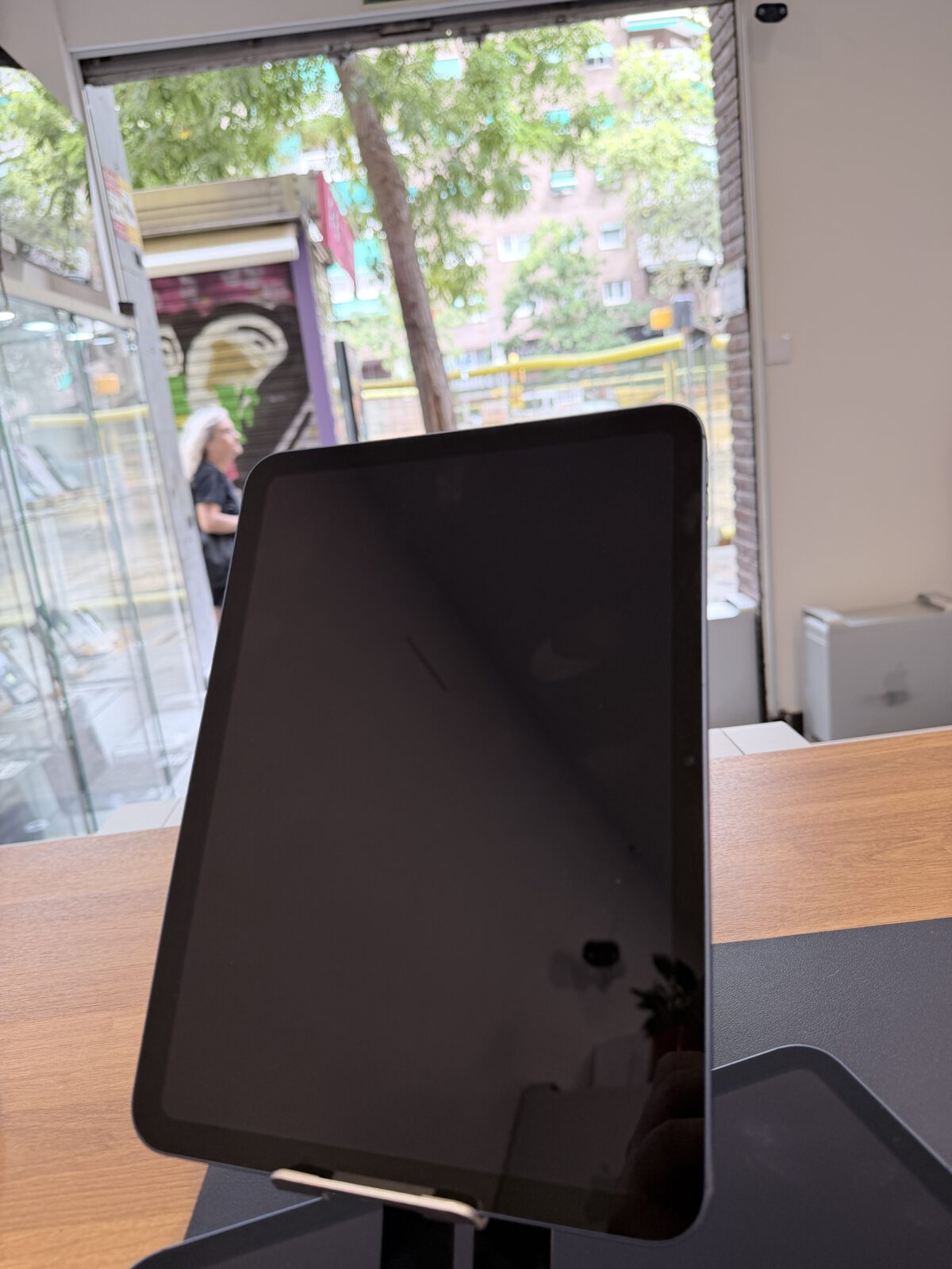 iPad 10 (2022) 64 GB disponible para alquilar en Barcelona