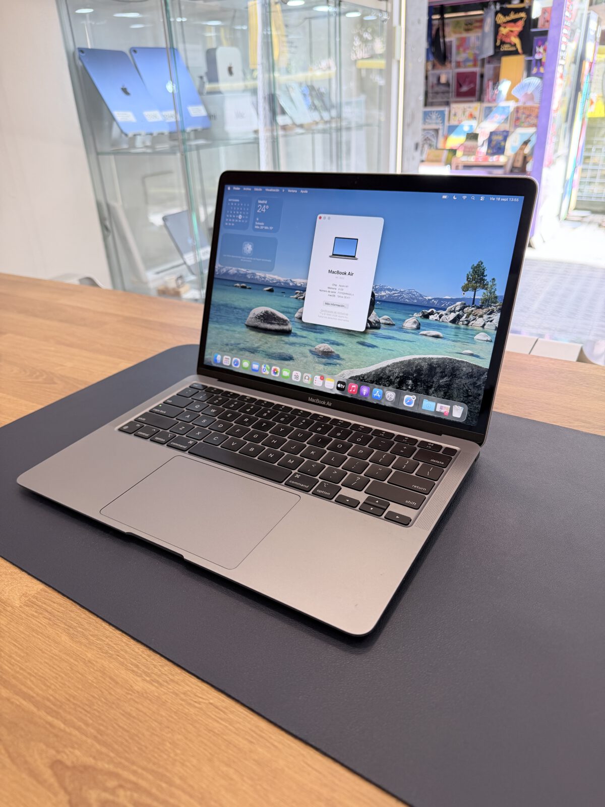MacBook Air 13″ M1 (2020) disponible para alquilar en Barcelona